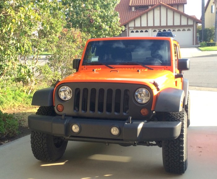 The grill on the Jeep NotaRubicon painted black